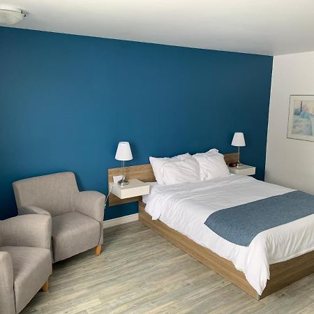Motel Le Rond Point Metabetchouan Eksteriør billede