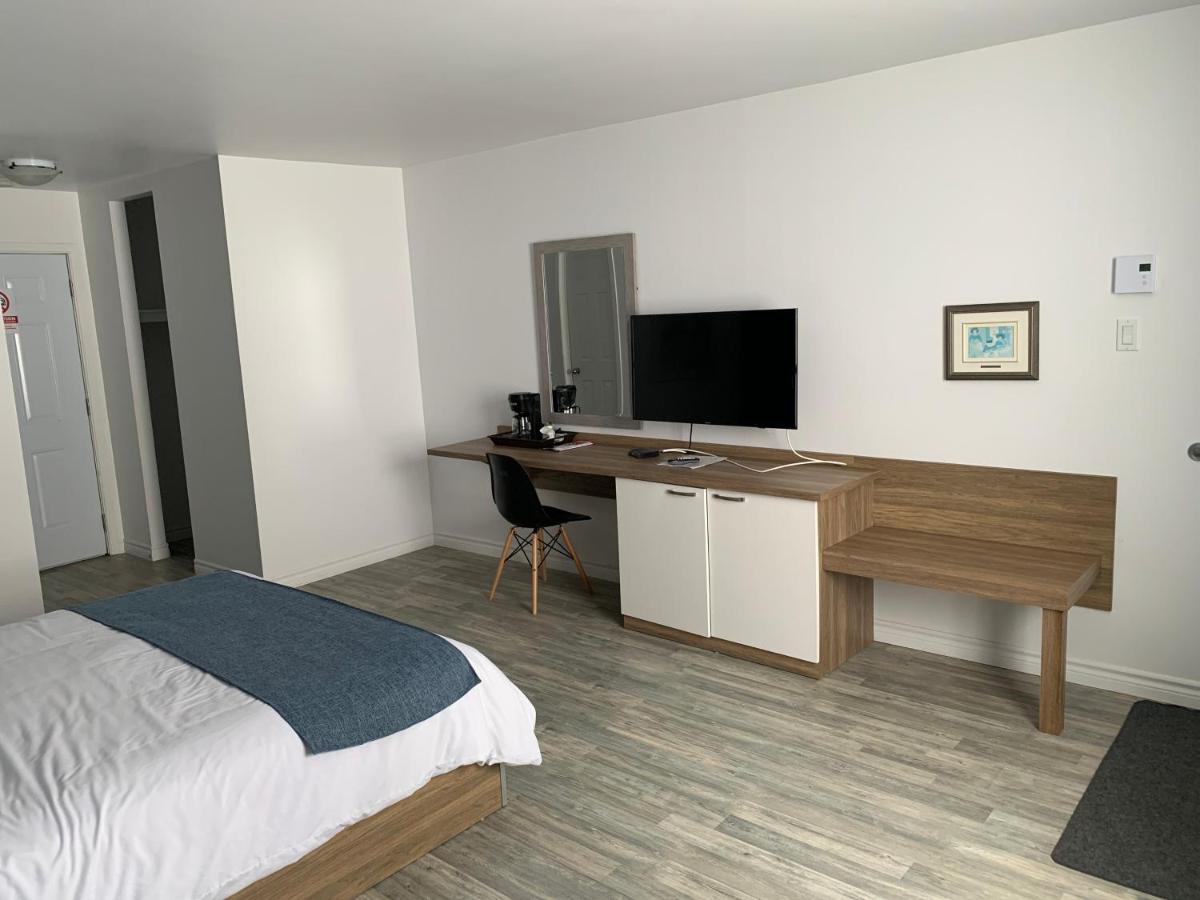 Motel Le Rond Point Metabetchouan Eksteriør billede
