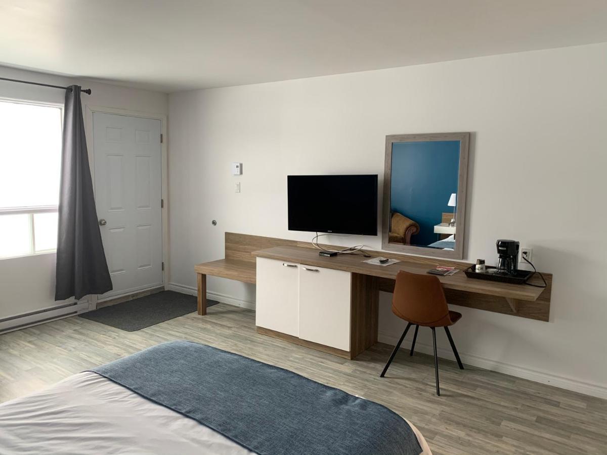 Motel Le Rond Point Metabetchouan Eksteriør billede